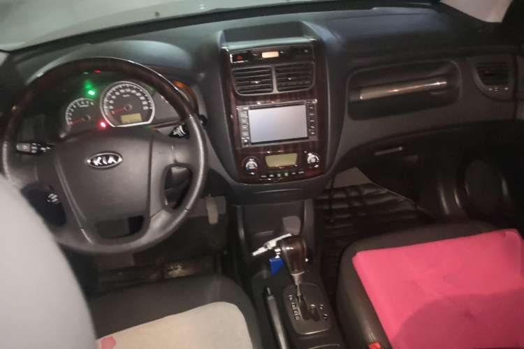 Used Kia Sportage 2012 2.0L Automatic Two-Wheel Drive GLS Center Console