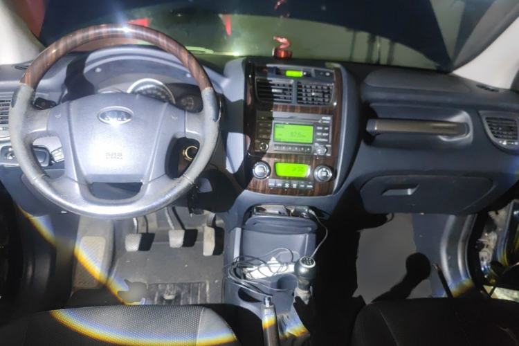 Used Kia Sportage 2012 2.0L Manual Two-Wheel Drive GLS Center Console