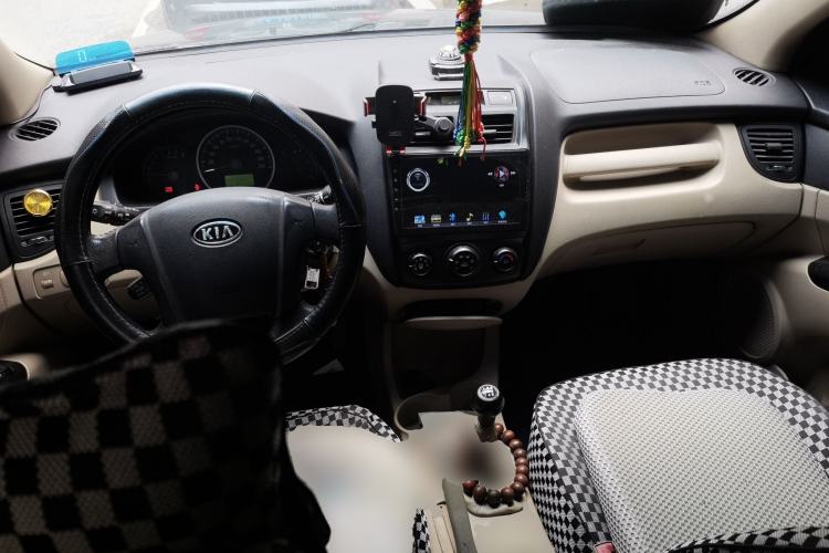 Used Kia Sportage 2012 2.0L Manual Two-Wheel Drive GL Trim Center Console