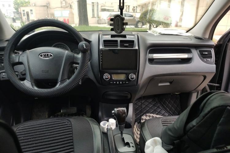 Used Kia Sportage 2012 2.0L Automatic Two-Wheel Drive GLS Center Console