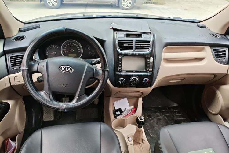Used Kia Sportage 2012 2.0L Manual Two-Wheel Drive GL Trim Center Console