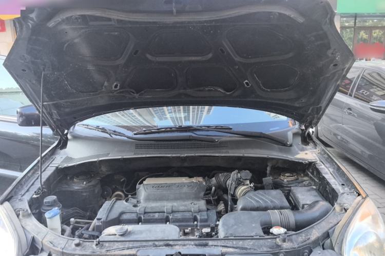 Used Kia Sportage 2012 2.0L Manual Two-Wheel Drive GLS Engine Bay