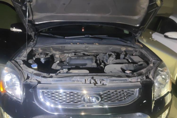 Used Kia Sportage 2012 2.0L Manual Two-Wheel Drive GLS Engine Bay