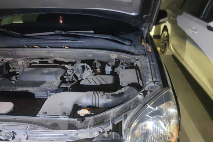 Used Kia Sportage 2012 2.0L Manual Two-Wheel Drive GLS Engine Bay Left