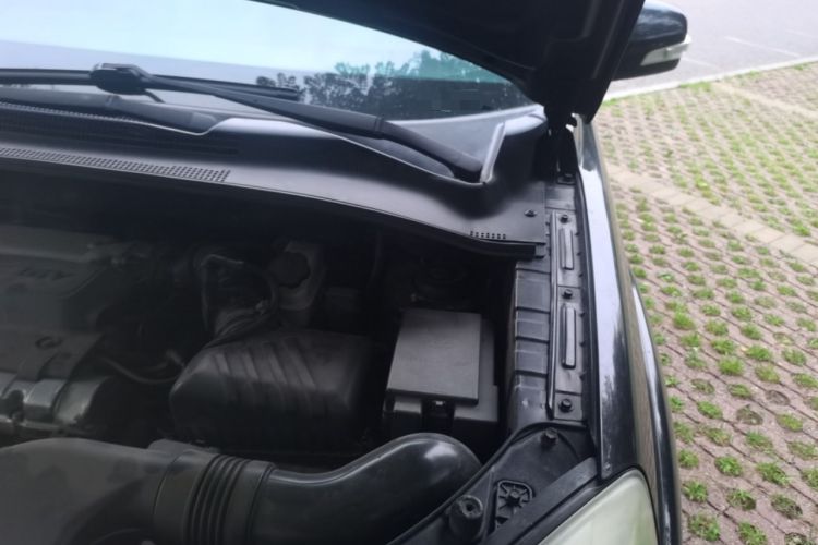Used Kia Sportage 2012 2.0L Manual Two-Wheel Drive GLS Engine Bay Left