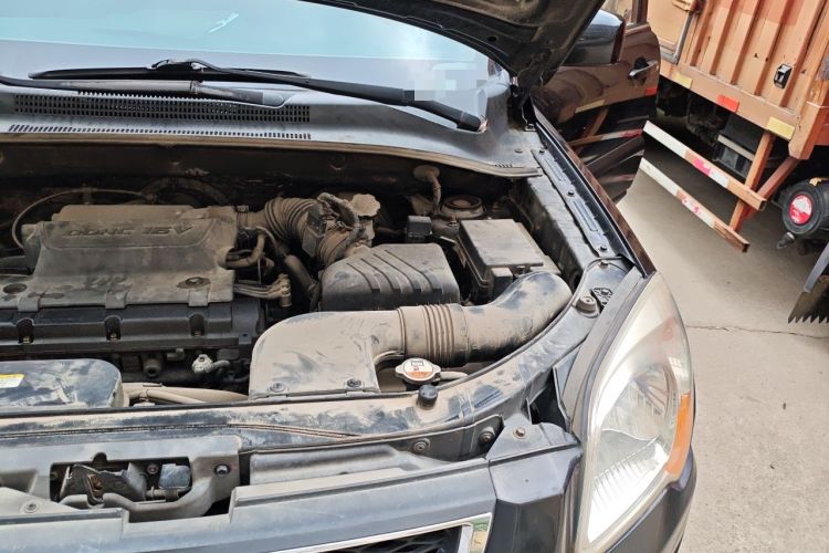 Used Kia Sportage 2012 2.0L Manual Two-Wheel Drive GL Trim Engine Bay Left