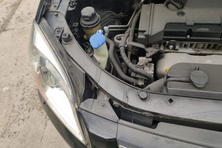 Used Kia Sportage 2012 2.0L Automatic Two-Wheel Drive GLS Engine Bay Right