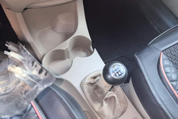Used Kia Sportage 2012 2.0L Manual Two-Wheel Drive GLS Gear Lever