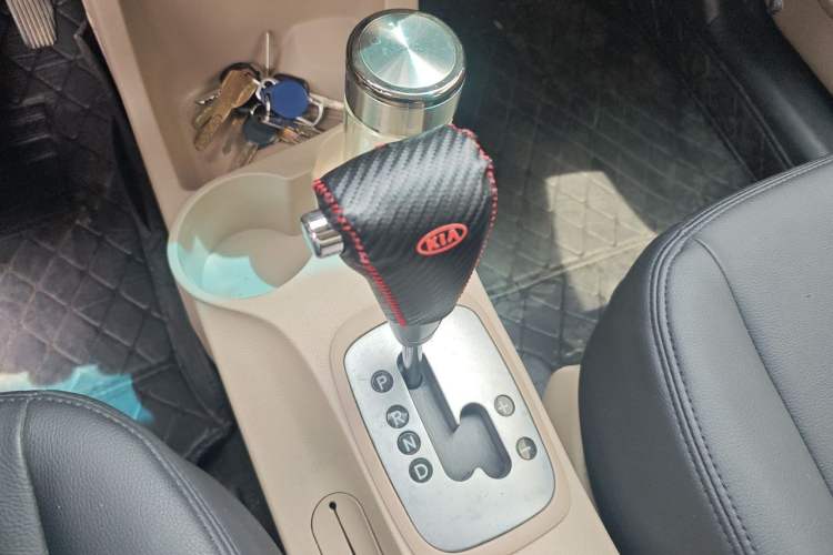 Used Kia Sportage 2012 2.0L Automatic Two-Wheel Drive GL Trim Gear Lever