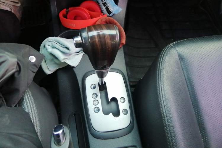 Used Kia Sportage 2012 2.0L Automatic Two-Wheel Drive GLS Gear Lever