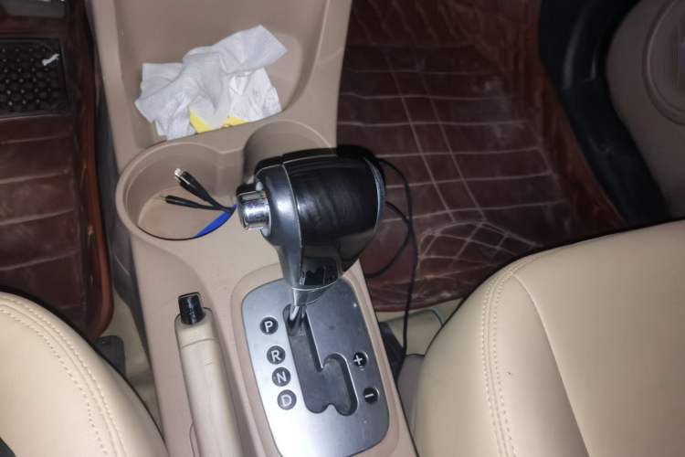 Used Kia Sportage 2012 2.0L Automatic Two-Wheel Drive GL Trim Gear Lever