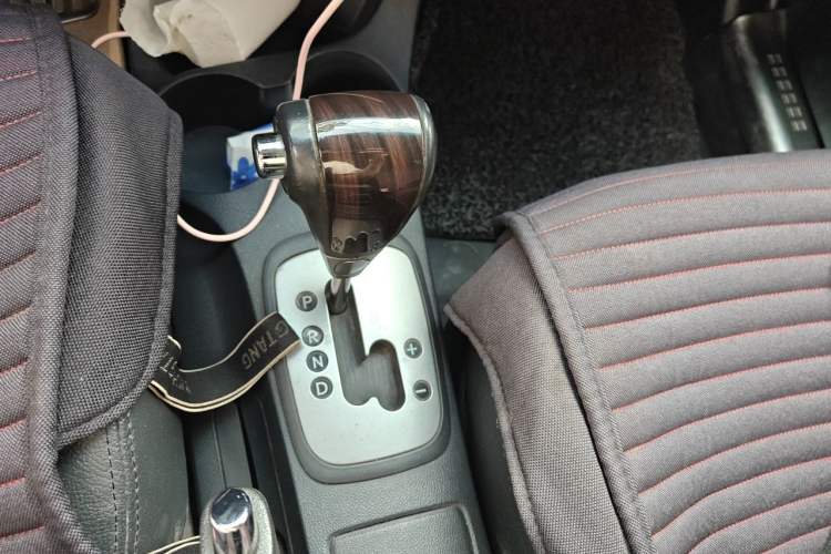 Used Kia Sportage 2012 2.0L Automatic Two-Wheel Drive GLS Gear Lever
