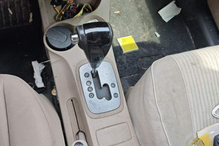 Used Kia Sportage 2012 2.0L Automatic Two-Wheel Drive GL Trim Gear Lever