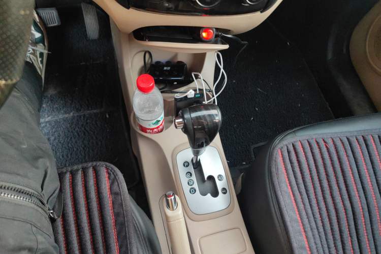 Used Kia Sportage 2012 2.0L Automatic Two-Wheel Drive GL Trim Gear Lever
