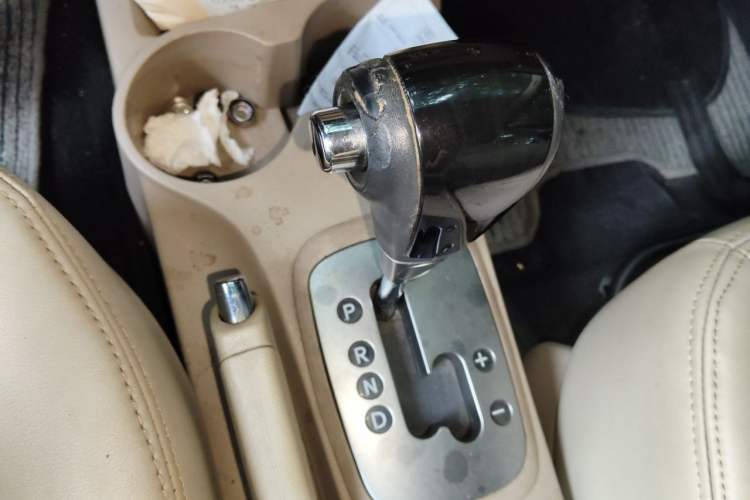 Used Kia Sportage 2012 2.0L Automatic Two-Wheel Drive GL Trim Gear Lever
