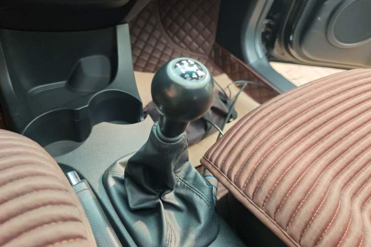 Used Kia Sportage 2012 2.0L Manual 4x4 GLS Trim Gear Lever