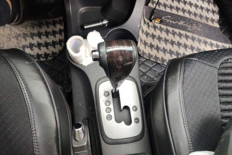 Used Kia Sportage 2012 2.0L Automatic Two-Wheel Drive GLS Gear Lever