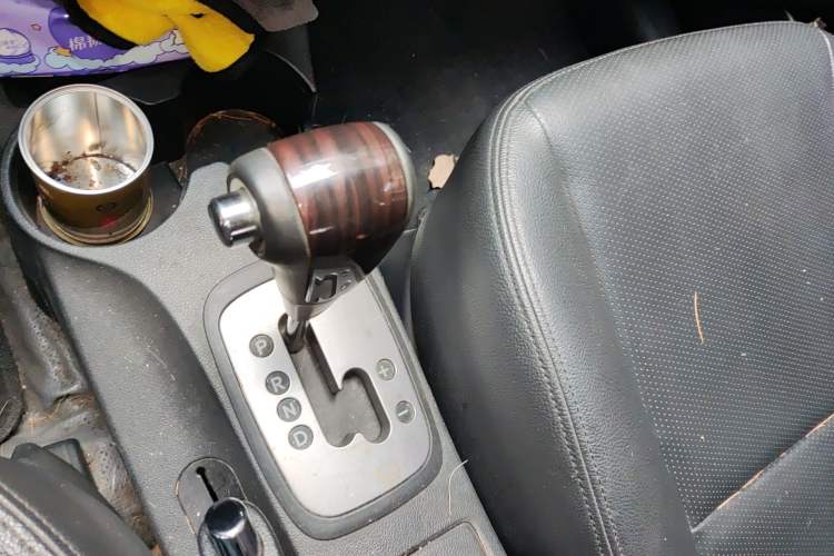 Used Kia Sportage 2012 2.0L Automatic Two-Wheel Drive GLS Gear Lever