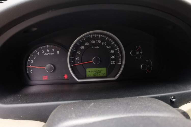 Used Kia Sportage 2012 2.0L Manual Two-Wheel Drive GL Trim Instrument Cluster