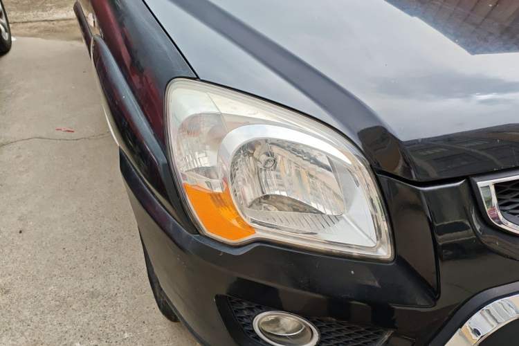 Used Kia Sportage 2012 2.0L Manual Two-Wheel Drive GL Trim Right Front Headlight