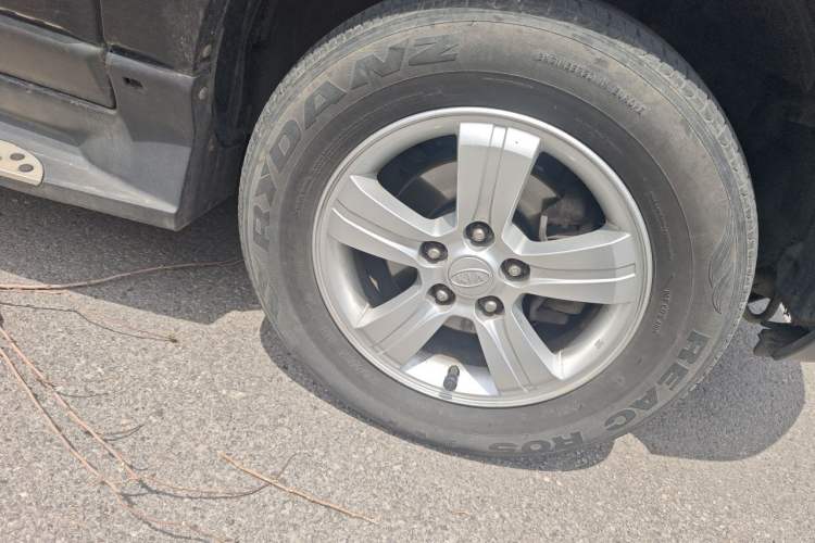 Used Kia Sportage 2012 2.0L Automatic Two-Wheel Drive GL Trim Right Front Wheel Hub