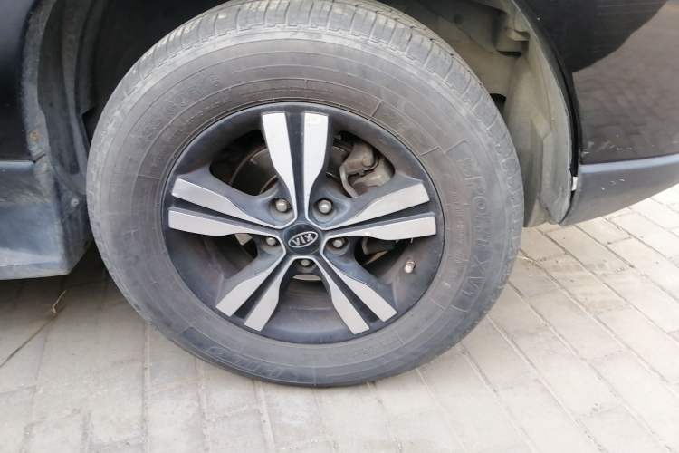 Used Kia Sportage 2012 2.0L Automatic Two-Wheel Drive GLS Right Front Wheel Hub