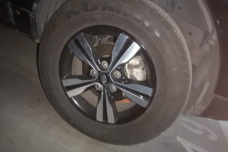 Used Kia Sportage 2012 2.0L Automatic Two-Wheel Drive GLS Right Front Wheel Hub