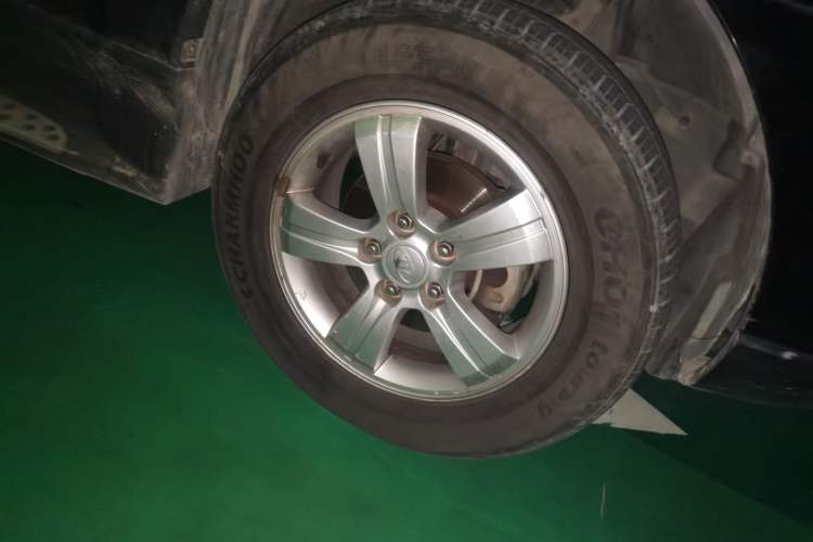 Used Kia Sportage 2012 2.0L Automatic Two-Wheel Drive GL Trim Right Front Wheel Hub