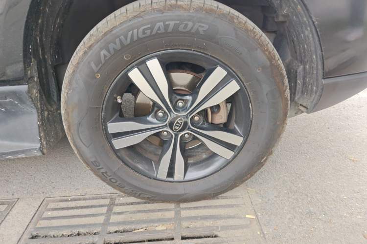 Used Kia Sportage 2012 2.0L Automatic Two-Wheel Drive GLS Right Front Wheel Hub