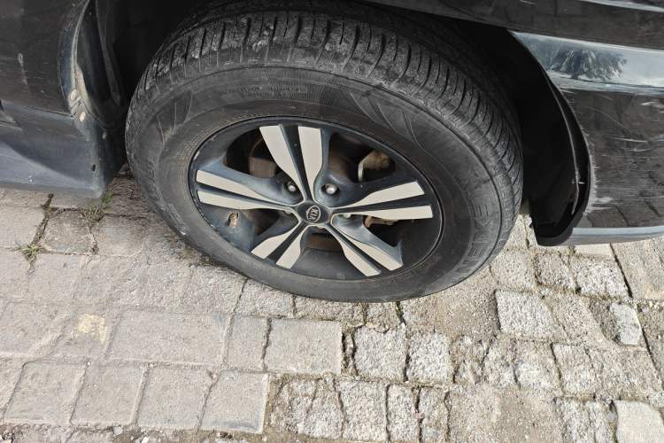 Used Kia Sportage 2012 2.0L Automatic Two-Wheel Drive GLS Right Front Wheel Hub