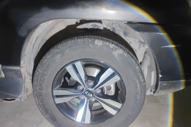 Used Kia Sportage 2012 2.0L Manual Two-Wheel Drive GLS Right Front Wheel Hub