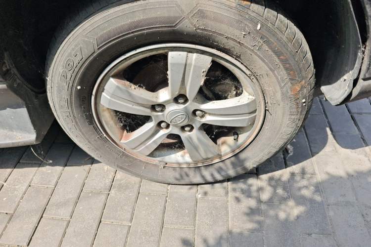 Used Kia Sportage 2012 2.0L Automatic Two-Wheel Drive GL Trim Right Front Wheel Hub