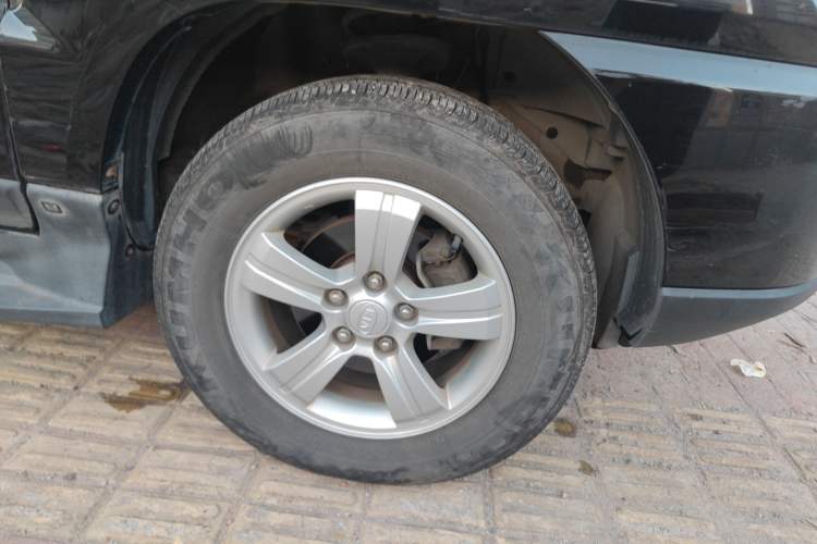 Used Kia Sportage 2012 2.0L Automatic Two-Wheel Drive GL Trim Right Front Wheel Hub
