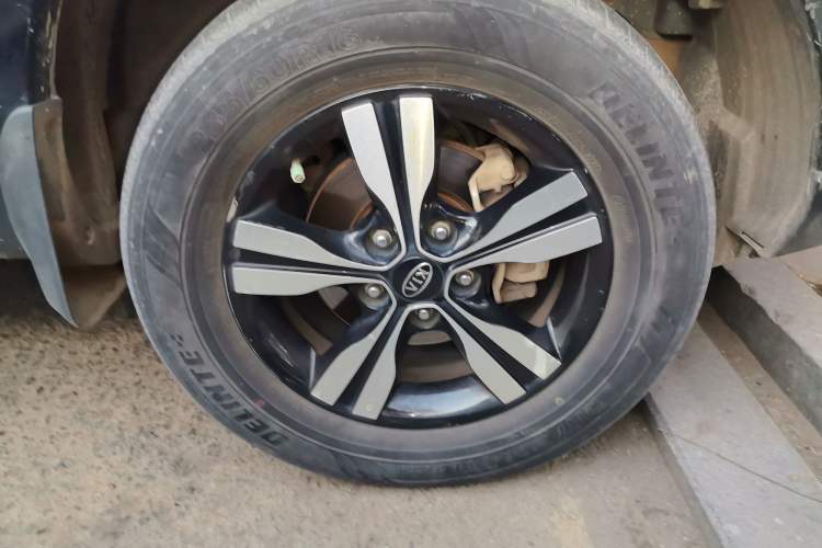 Used Kia Sportage 2012 2.0L Automatic Two-Wheel Drive GLS Right Front Wheel Hub