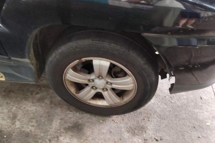 Used Kia Sportage 2012 2.0L Automatic Two-Wheel Drive GL Trim Right Front Wheel Hub