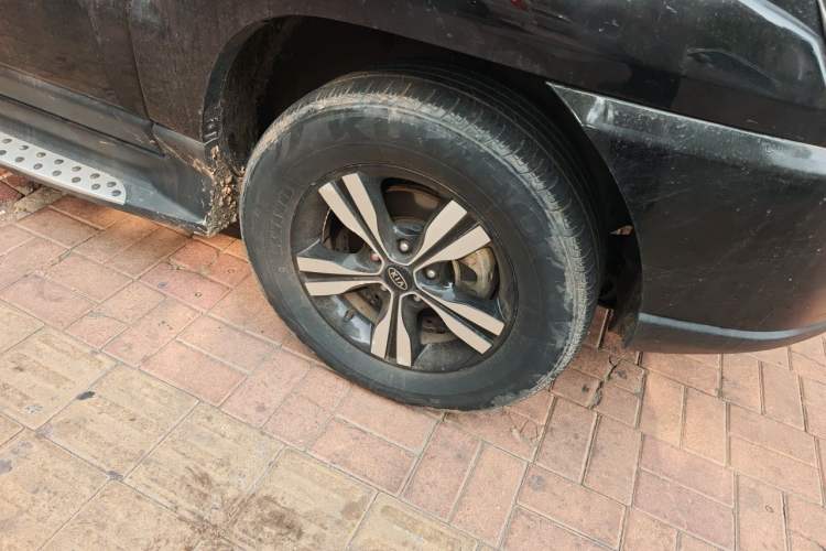 Used Kia Sportage 2012 2.0L Manual 4x4 GLS Trim Right Front Wheel Hub