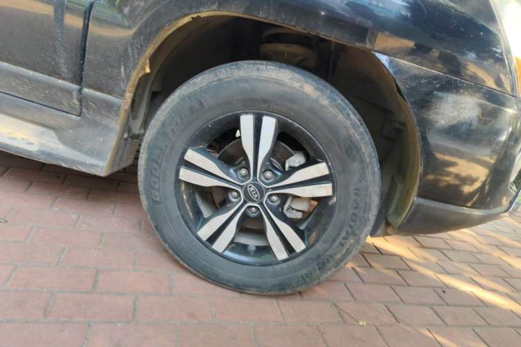 Used Kia Sportage 2012 2.0L Automatic Two-Wheel Drive GLS Right Front Wheel Hub