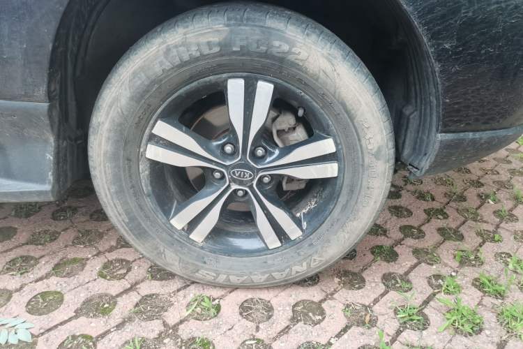 Used Kia Sportage 2012 2.0L Manual Two-Wheel Drive GLS Right Front Wheel Hub