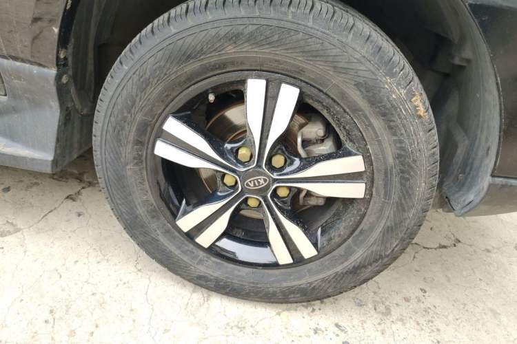 Used Kia Sportage 2012 2.0L Automatic Two-Wheel Drive GLS Right Front Wheel Hub