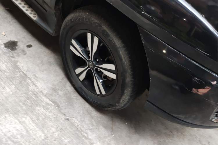 Used Kia Sportage 2012 2.0L Automatic Two-Wheel Drive GLS Right Front Wheel Hub