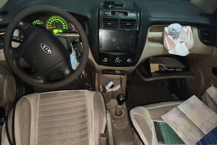 Used Kia Sportage 2012 2.0L Manual Two-Wheel Drive GL Trim Center Console