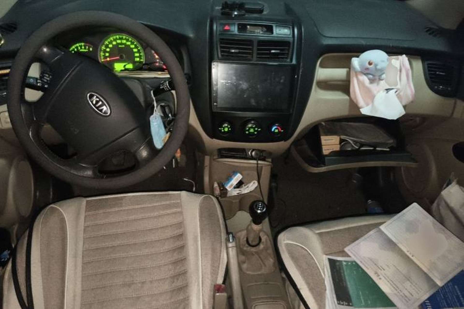 Used Kia Sportage 2012 2.0L Manual Two-Wheel Drive GL Trim Center Console