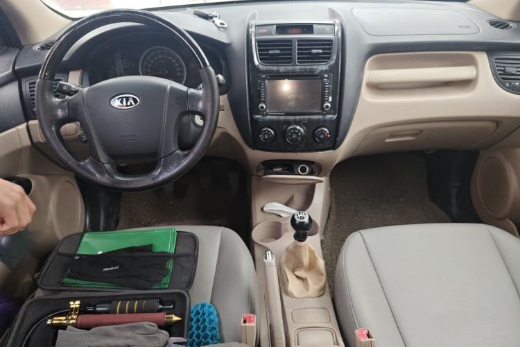 Used Kia Sportage 2012 2.0L Manual Two-Wheel Drive GL Trim Center Console