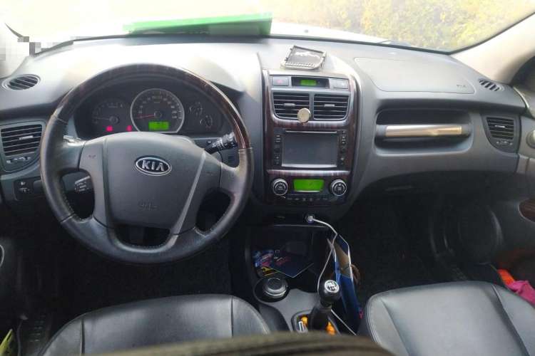 Used Kia Sportage 2012 2.0L Manual Two-Wheel Drive GLS Center Console