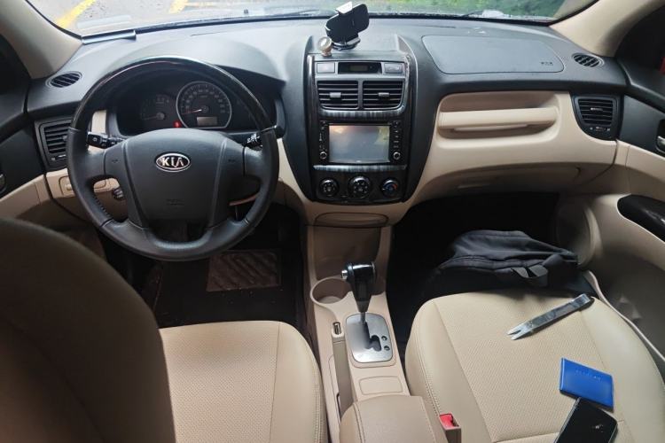 Used Kia Sportage 2012 2.0L Automatic Two-Wheel Drive GL Trim Center Console
