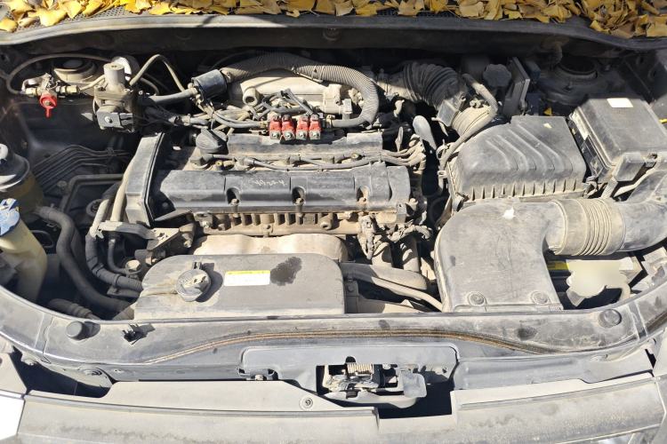 Used Kia Sportage 2012 2.0L Manual Two-Wheel Drive GL Trim Engine Bay
