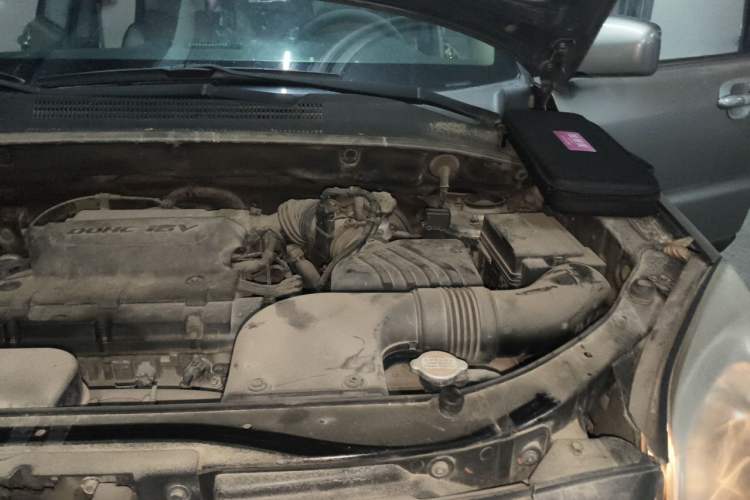 Used Kia Sportage 2012 2.0L Manual Two-Wheel Drive GL Trim Engine Bay Left