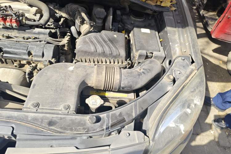 Used Kia Sportage 2012 2.0L Manual Two-Wheel Drive GL Trim Engine Bay Left