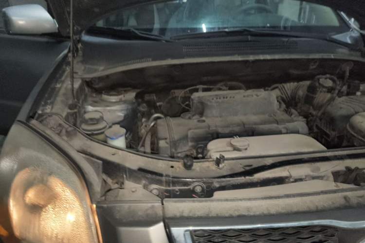 Used Kia Sportage 2012 2.0L Manual Two-Wheel Drive GL Trim Engine Bay Right