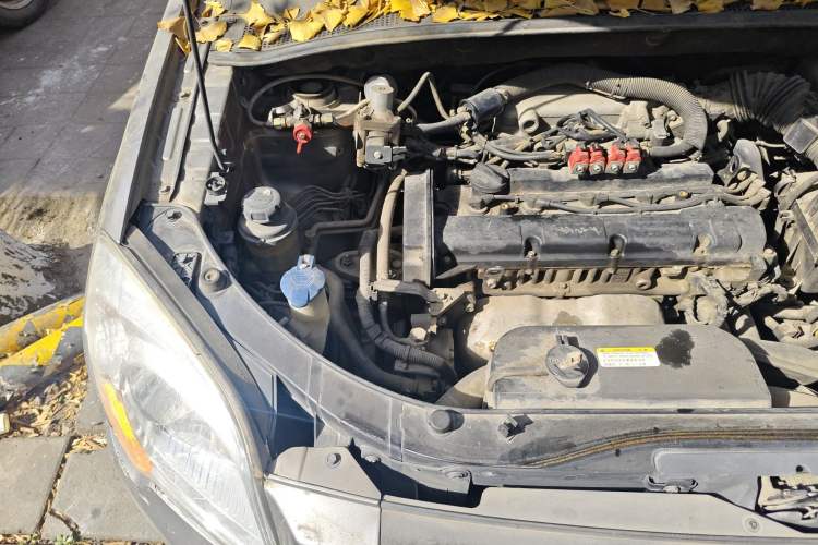 Used Kia Sportage 2012 2.0L Manual Two-Wheel Drive GL Trim Engine Bay Right